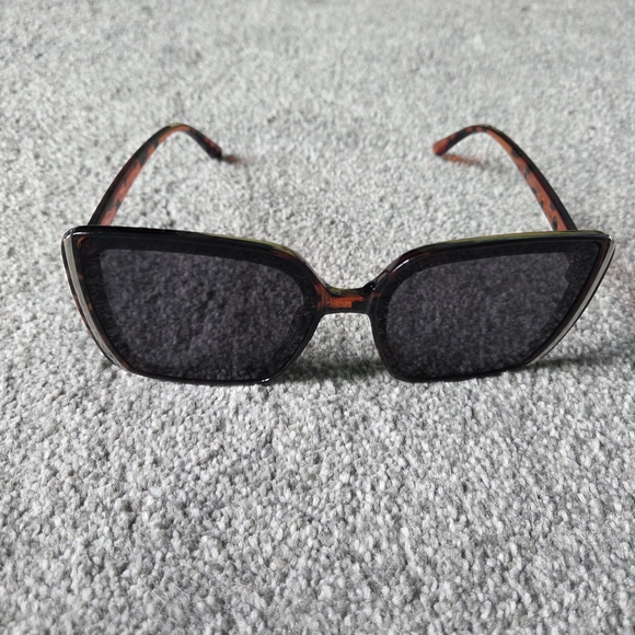 Accessories - Tortoise Shell Sunglasses